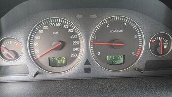 Volvo XC70 2.4 D5 AWD - 11