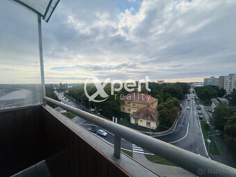 Slnečný 3 izbový byt v obľúbenej lokalite na predaj - 11