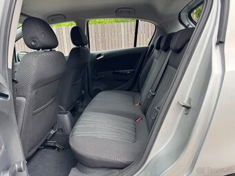 Opel Corsa D 1.2i Ecotec 2009 - 11