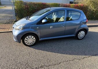 Toyota Aygo 1,0 i klima serviska nová STK benzín manuál - 11