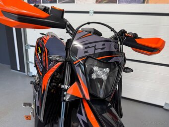 KTM 690 SMC-R 2023 - 11