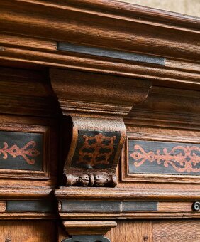 Holandská renesančná skriňa ("Beeldenkast") zo 17. storoči - 11