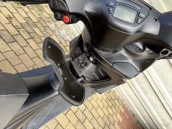 Piaggio X9 maxiskuter - 11
