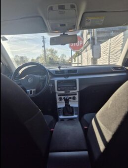 VW Passat 1.6 TDI  Variant Comfortline - 11