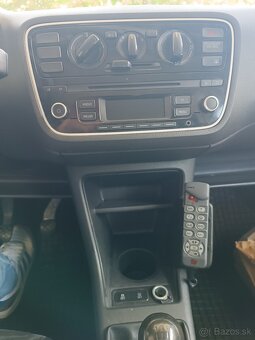 Predám VW Up 1,0 i benzín doprovodný špecial N1 - 11