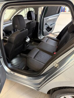 Skoda suoerb combi - 11