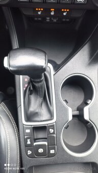 KIA  SPORTAGE  2,0  CRDI   AWD   A/T   PLATINUM - 11