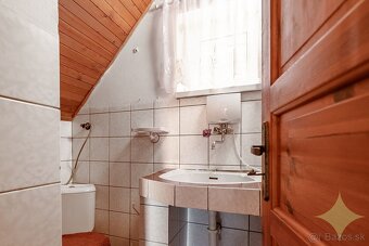 REZERVOVANÉ - Na predaj očarujúca  rekonštruovaná  chata v B - 11