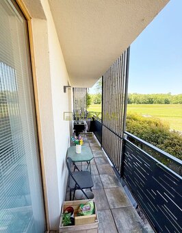 Moderný 2-izbový byt s balkónom, 2 parkovacími miestami a kr - 11