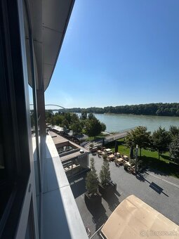 2i Luxusný byt priamo na nábreží Dunaja v Eurovea - 11