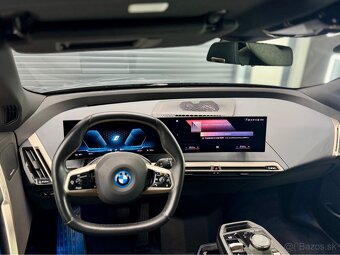 BMW iX xDrive40 2022 - 11