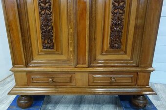 Skriňa starožitná ( 155 ) . - 11