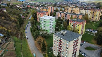 TUreality ponúka na predaj priestranný 3-izbový byt po... - 11