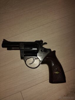 Revolver - 11