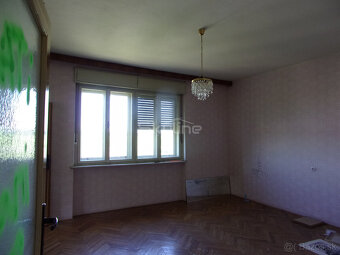 predaj dvojpodlažný rodinný dom na pozemku s výmerou 1788 m2 - 11