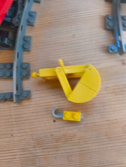 Lego Trains 9V Freight and Crane Railway - 11