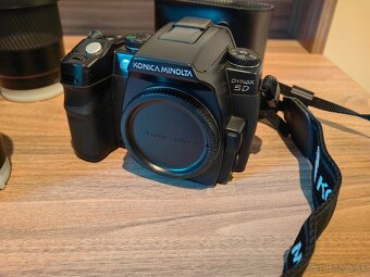 Konica Minolta Dynax 5D dva objektívy + príslušenstvo - 11