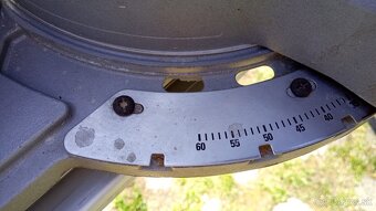 pokosová píla DEWALT DW718 - QS a stôl DE7023 - 11