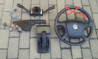 Zásterky,plato kufru,pásy,autorádio a iné veci- Škoda Fabia - 11