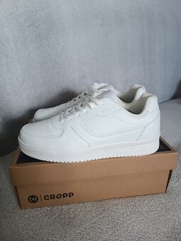 Nové biele tenisky Cropp - 11