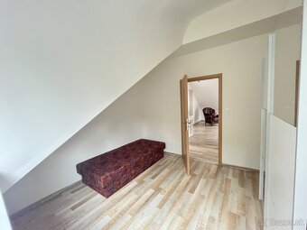 Prenajom 3 izb. podkrovny byt - 11