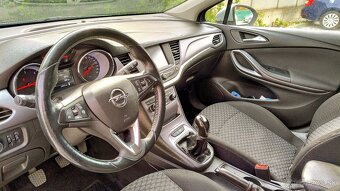 Opel Astra Sports Tourer - 11