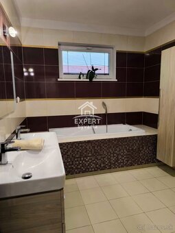 Rodinný dom s bazénom 10 min. od Levíc - 11