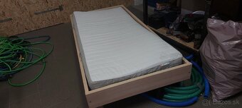 2 jednolôžkové postele s matracmi ikea. - 11