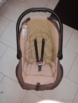 Kočiar, vajíčko, trojkolka, oblecenie, autosedačka - 11