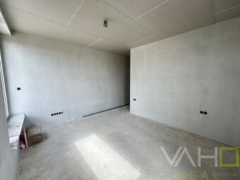 Exkluzívny 5-izbový rodinný dom s garážou a terasou – Biely - 11