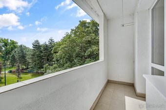 NA PREDAJ VEĽKÝ 3-IZBOVÝ BYT, KOMPLETNÁ REK., PETRŽALKA - 11