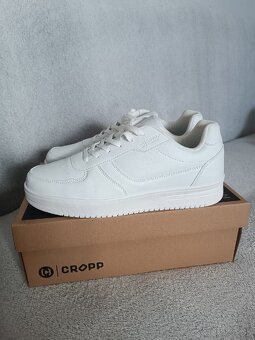 Nové biele tenisky Cropp - 11