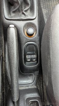 Peugeot 206 1.4 benzín hatchback r.v.2006 - 11