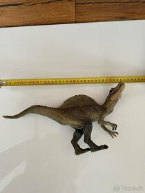Dinosaurus Triceeatops Spinosaurus - 11