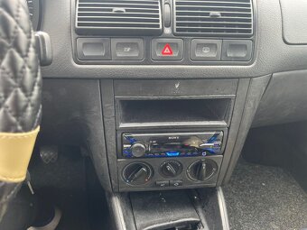 Volkswagen Golf 1.416v 55kw rok 2000 Edition - 11