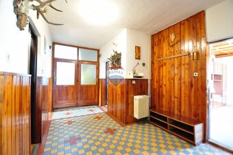 PREDAJ, Dvojgeneračný rodinný dom s potenciálom investície – - 11