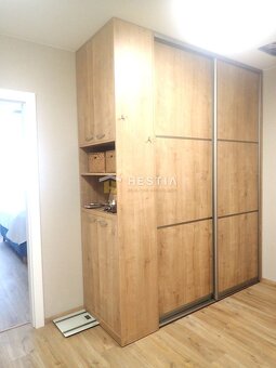 Moderný, kompletne zariadený 2-izbový byt s 2 balkónmi v cen - 11