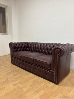 CHESTERFIELD ŠTÝL,KOŽENÁ SEDAČKA,3+1+UŠÁK+TABURET,NOVÁ - 11