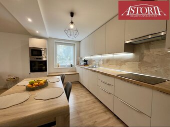 PREDAJ Rodinný dom s nádhernou rekonštrukciou - Podhradie - 11