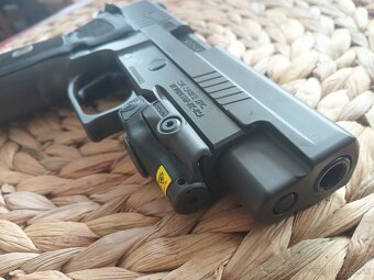 Sig Sauer P226 LEGION  / 9mm Luger - 11