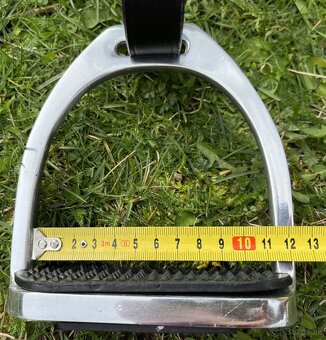 Anglické drezurní sedlo černé se třmeny SLEVA - 11