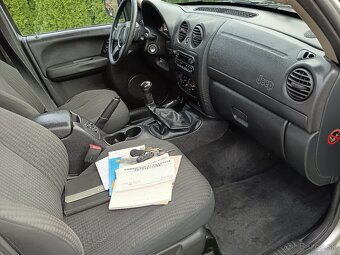 Jeep cherokee kj 2,5 105kw 5st manuál 4x4 - 11