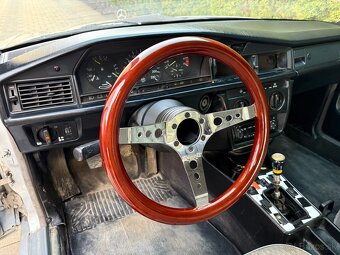 Rozpredám mercedes 190d w201 - 11