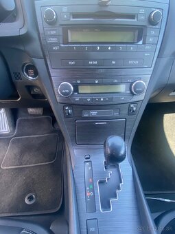 Toyota Avensis 2.2d automat - 11