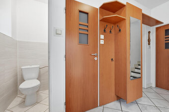 Na predaj 4 izbový rodinný dom v centre obce Tomášov - 11