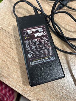 Lenovo TinkPad a Fujitsu Siemens - 11