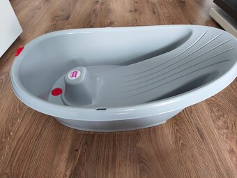Chicco hip seat carrier plus vanička na kúpanie - 11