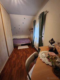 Novší, poschodový rod.dom M.Lapáš na 11á pozemku - 11