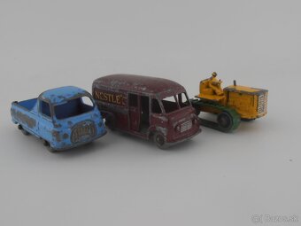Morris J2, Commer van Nestles, Caterpillar - 11