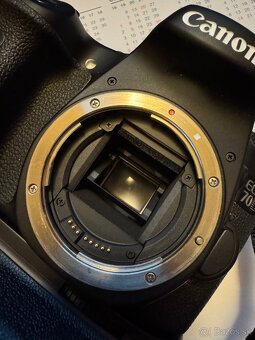 Canon EOS 70D - 11